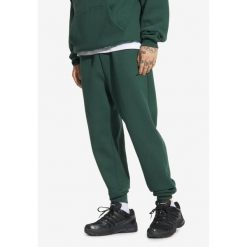 Spodnie dresowe męskie Prosto Darn. Zielone spodnie dresowe męskie Prosto., bez wzorów, z dresówki. Za 249.99 zł.