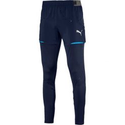 Spodnie w kolorze granatowym. Długie spodnie sportowe męskie Puma. W wyprzedaży za 108.95 zł.