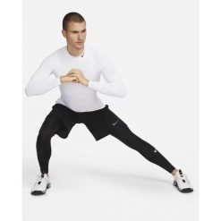 Legginsy sportowe męskie Nike. Czarne legginsy męskie Nike, m, bez wzorów, z dresówki. W wyprzedaży za 146.90 zł.