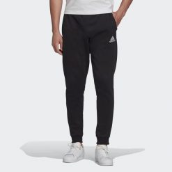 Spodnmie do piłki nożnej męskie Adidas Entrada 22 Sweat Pants. Czarne spodnie dresowe męskie ADIDAS, bez wzorów, z dresówki. Za 126.99 zł.