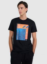 4F T-shirt regular z nadrukiem męski - czarny XXL. Czarne t-shirty męskie 4f, m, bez wzorów, z bawełny, bez kołnierzyka, bez ramiączek. W wyprzedaży za 59.99 zł.