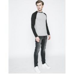 Smith&Jones - Longsleeve. Szare koszulki męskie z długim rękawem Smith&Jones, z bawełny, z okrągłym kołnierzem, z długim rękawem. W wyprzedaży za 24.90 zł.