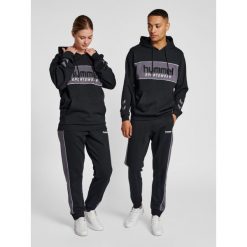 Bluza z kapturem Hummel Legacy Julian. Czarne bluzy nierozpinane męskie HUMMEL, s, bez wzorów, z bawełny, z kapturem. W wyprzedaży za 225.50 zł.