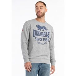 Bluza z okrągłym dekoltem, regularny krój Lonsdale Noss. Niebieskie bluzy nierozpinane męskie Lonsdale, bez wzorów, sportowe, bez ramiączek, bez kaptura. Za 203.00 zł.