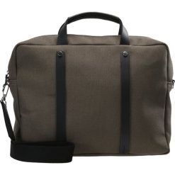 Jost LUND Torba na ramię olive. Torby męskie na ramię marki Jost. W wyprzedaży za 561.75 zł.