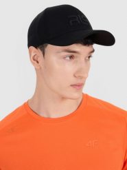 4F Czapka z daszkiem 4F x Robert Lewandowski - czarna Uniwersalny. Czarne czapki męskie 4f, na lato, bez wzorów, z bawełny, klasyczne. Za 79.99 zł.
