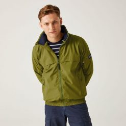 Shorebay męska kurtka przeciwdeszczowa. Zielone kurtki męskie Regatta, m, bez wzorów, z materiału, eleganckie, bez ramiączek, bez kaptura. Za 189.99 zł.