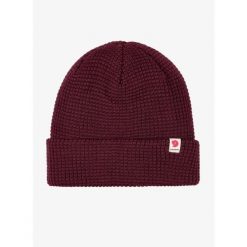 Czapka zimowa Fjallraven Tab Hat - dark garnet. Fioletowe czapki męskie Fjällräven, na zimę, bez wzorów, sportowe. Za 150.99 zł.