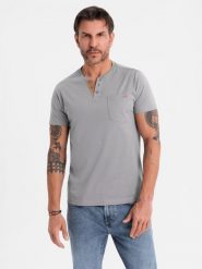 Męski t-shirt z dekoltem na guziki i zamszowym wykończeniem – szary V3 - Rozmiar: M. Szare t-shirty męskie Ombre Clothing, m, bez wzorów, z bawełny, bez kołnierzyka, bez ramiączek. W wyprzedaży za 97.49 zł.