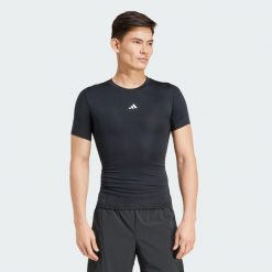 Koszulka TECHFIT Compression Training. Czarne bielizna termoaktywna męska ADIDAS, xs, bez wzorów, z materiału, bez ramiączek, do piłki nożnej, techfit (adidas). Za 149.00 zł.