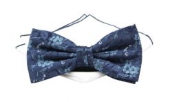 Mucha Granatowa z Białą Poszetką, w Niebieskie Kwiatki, Elegancka, Męska -CHATTIER. Niebieskie krawaty i muchy męskie Chattier, bez wzorów, z poliesteru, eleganckie. Za 59.00 zł.