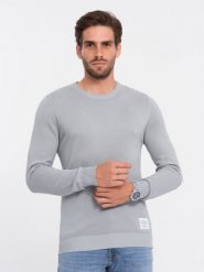 Sweter męski z teksturą i półokrągłym dekoltem - jasnoszary V5 - Rozmiar: XXL. Szare swetry męskie Ombre Clothing, z aplikacjami, z bawełny, bez kołnierzyka, bez ramiączek. W wyprzedaży za 59.99 zł.