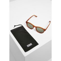 Okulary przeciwsłoneczne Urban Classics sunrise uc. Brązowe okulary przeciwsłoneczne męskie Urban Classics, bez wzorów, sportowe. W wyprzedaży za 34.50 zł.