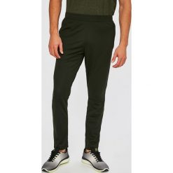 Under Armour - Spodnie Sportstle Pique Track. Spodnie dresowe męskie marki Under Armour. W wyprzedaży za 139.90 zł.