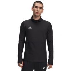 Dżersej z długim rękawem Under Armour Challenger Pro. Czarne koszulki męskie z długim rękawem Under Armour, bez wzorów, z dżerseju, sportowe, bez kołnierzyka, bez ramiączek. Za 348.50 zł.