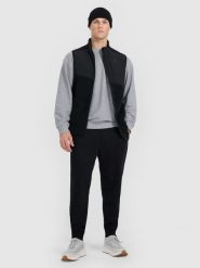 4F Spodnie dresowe joggery męskie - czarne M. Czarne spodnie dresowe męskie 4f, bez wzorów, z dresówki. Za 149.99 zł.