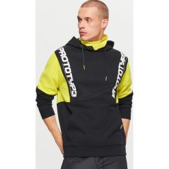 Bluza kangurka FUTURISTIC YOUTH - Czarny. Bluzy nierozpinane męskie marki Cropp. W wyprzedaży za 89.99 zł.