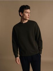 Bawełniana bluza oversize - ciemnozielony. Zielone bluzy nierozpinane męskie Reserved, l, bez wzorów, z bawełny, bez ramiączek, bez kaptura. Za 129.99 zł.