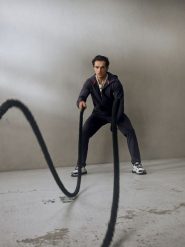 4F Bluza treningowa regular z kapturem męska - szara XXL. Szare bluzy rozpinane męskie 4f, m, bez wzorów, z materiału, sportowe, bez ramiączek, z kapturem. Za 269.99 zł.