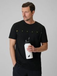 4F T-shirt regular z nadrukiem męski - czarny 3XL. Czarne t-shirty męskie 4f, m, bez wzorów, z dzianiny, bez kołnierzyka, bez ramiączek. Za 59.99 zł.