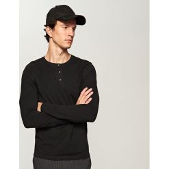 Koszulka z długim rękawem basic - Czarny. T-shirty męskie marki Reserved. W wyprzedaży za 19.99 zł.