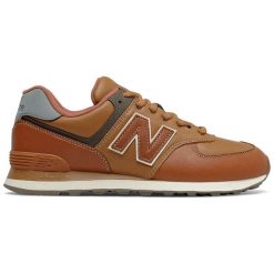 Buty New Balance ML574OMA – brązowe. Brązowe buty sportowe na co dzień męskie New Balance, m, bez wzorów, z gumy, eleganckie, bez ramiączek, bez kaptura. Za 429.99 zł.