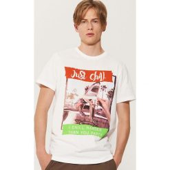 T-shirt z fotonadrukiem - Kremowy. Białe t-shirty męskie House. W wyprzedaży za 29.99 zł.