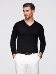 Elegancki sweter męski V-neck BASIC z wiskozą – czarny V1 - Rozmiar: XXL. Czarne swetry męskie Ombre Clothing, bez wzorów, z wiskozy, eleganckie, bez kołnierzyka, bez ramiączek. W wyprzedaży za 89.99 zł.