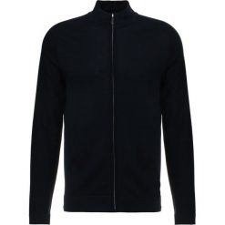 Strellson VIC Kardigan darkblue. Niebieskie swetry męskie Strellson, z bawełny. W wyprzedaży za 486.75 zł.
