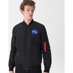 Kurtka bomber NASA - Czarny. Kurtki męskie marki House. W wyprzedaży za 119.99 zł.