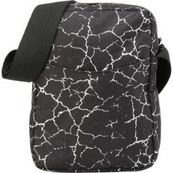 Mi-Pac - Saszetka Flight Bag - Cracked Black 1,7L. Saszetki męskie marki Mi-Pac. W wyprzedaży za 49.90 zł.