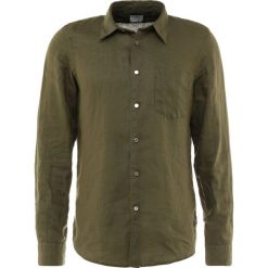 PS by Paul Smith MENS TAILORED FIT Koszula army green. Koszule męskie marki PS by Paul Smith. W wyprzedaży za 480.35 zł.