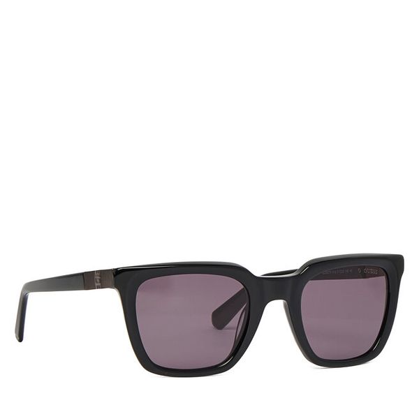 Okulary przeciwsłoneczne Guess. Czarne okulary przeciwsłoneczne męskie Guess, z aplikacjami. Za 679.99 zł.
