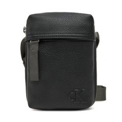 Saszetka Calvin Klein Jeans. Czarne saszetki męskie Calvin Klein Jeans, bez wzorów, z jeansu, młodzieżowe, małe. Za 199.99 zł.
