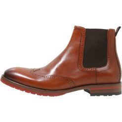 Floris van Bommel ROSSI Botki dark cognac. Brązowe sztyblety męskie Floris van Bommel, z materiału. Za 1,089.00 zł.