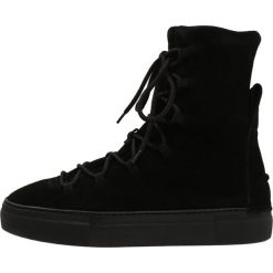 Filippa K M. CLIFF BOOT Botki sznurowane black. Sztyblety męskie marki Filippa K. W wyprzedaży za 929.25 zł.