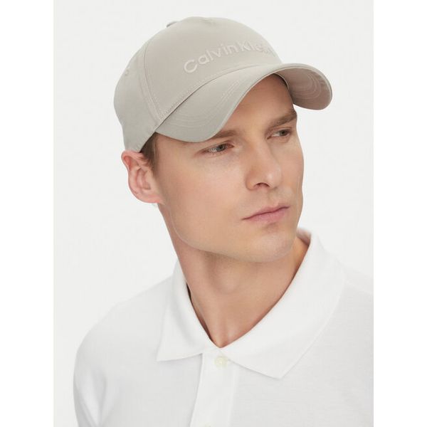 Czapka z daszkiem Calvin Klein. Brązowe czapki męskie Calvin Klein, bez wzorów. Za 89.99 zł.