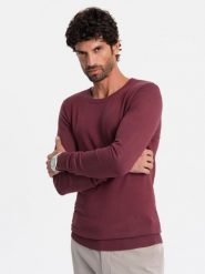Sweter klasyczny męski z wiskozą BASIC z okrągłym dekoltem – bordowy V11 - Rozmiar: XL. Czerwone swetry męskie Ombre Clothing, bez wzorów, z dzianiny, biznesowe, bez kołnierzyka, bez ramiączek. W wyprzedaży za 89.99 zł.