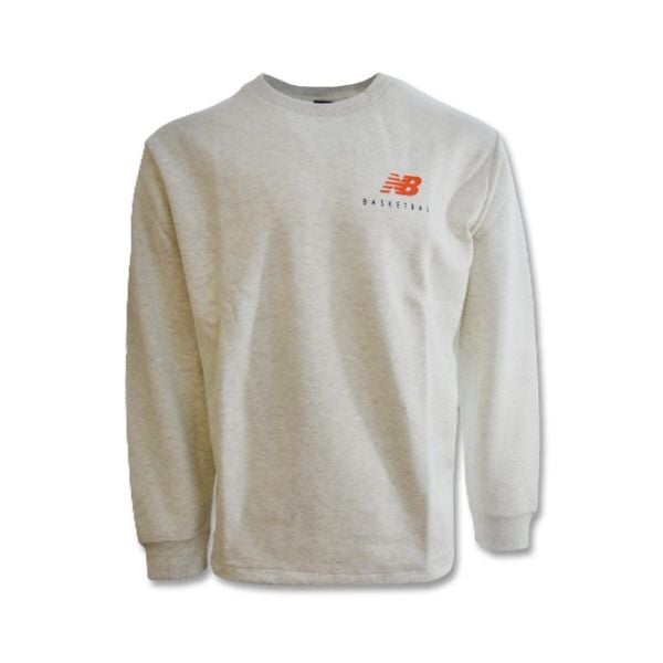 Bluza New Balance Hoops Classics Crewneck - MT23586 SAH. Białe bluzy nierozpinane męskie New Balance, bez wzorów, sportowe, bez ramiączek, bez kaptura. Za 234.42 zł.