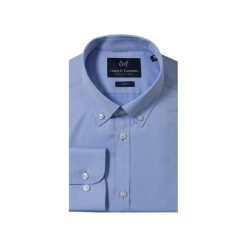 KOSZULA BLUE BUTTON DOWN. Niebieskie koszule męskie Guns&tuxedos, m, bez wzorów, bez kołnierzyka, bez ramiączek. Za 139.99 zł.