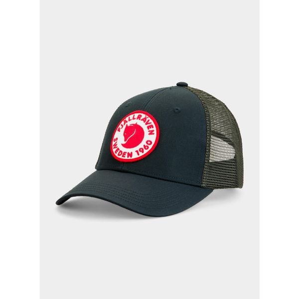 Czapka truckerka Fjallraven 1960 Logo Langtradarkeps. Niebieskie czapki męskie Fjällräven, bez wzorów, sportowe. Za 144.99 zł.