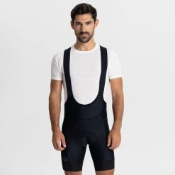 Spodenki rowerowe męskie Rogelli Essential. Czarne szorty sportowe męskie Rogelli, bez wzorów, sportowe. Za 288.00 zł.