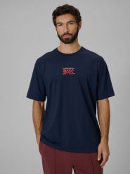 4F T-shirt loose z nadrukiem męski - granatowy L. Niebieskie t-shirty męskie 4f, l, bez wzorów, z bawełny, bez kołnierzyka, bez ramiączek. Za 79.99 zł.