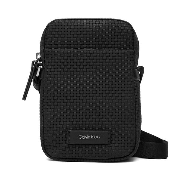 Saszetka Calvin Klein. Czarne saszetki męskie Calvin Klein, bez wzorów, małe. Za 329.99 zł.