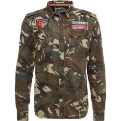 Superdry ARMY TROPICS Koszula khaki. Koszule męskie marki Superdry. Za 389.00 zł.