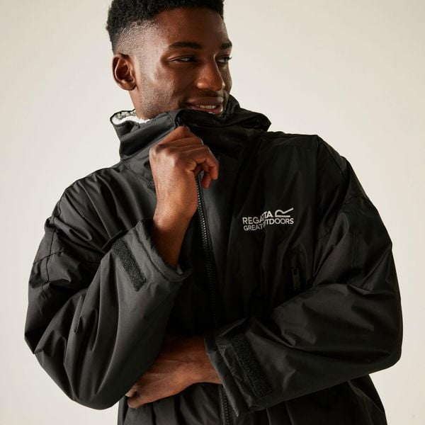 Płaszcz plażowy wodoodporny Changing Robe Regatta. Białe szlafroki męskie Regatta, xl, bez wzorów, bez kaptura. Za 329.99 zł.