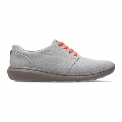 Półbuty w kolorze szarym. Szare eleganckie półbuty męskie Clarks, z materiału. W wyprzedaży za 179.95 zł.