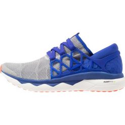 Reebok FLOATRIDE RUN FLEXWEAVE Obuwie do biegania treningowe white/blue move/red. Białe buty do biegania męskie Reebok, z materiału. Za 649.00 zł.