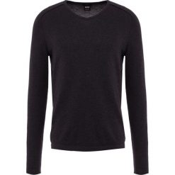 BOSS CASUAL PASSERBY Sweter black. Czarne swetry męskie BOSS CASUAL, z bawełny, casualowe. Za 379.00 zł.