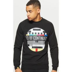 Bluza z grafiką - Czarny. Bluzy nierozpinane męskie marki Cropp. W wyprzedaży za 39.99 zł.